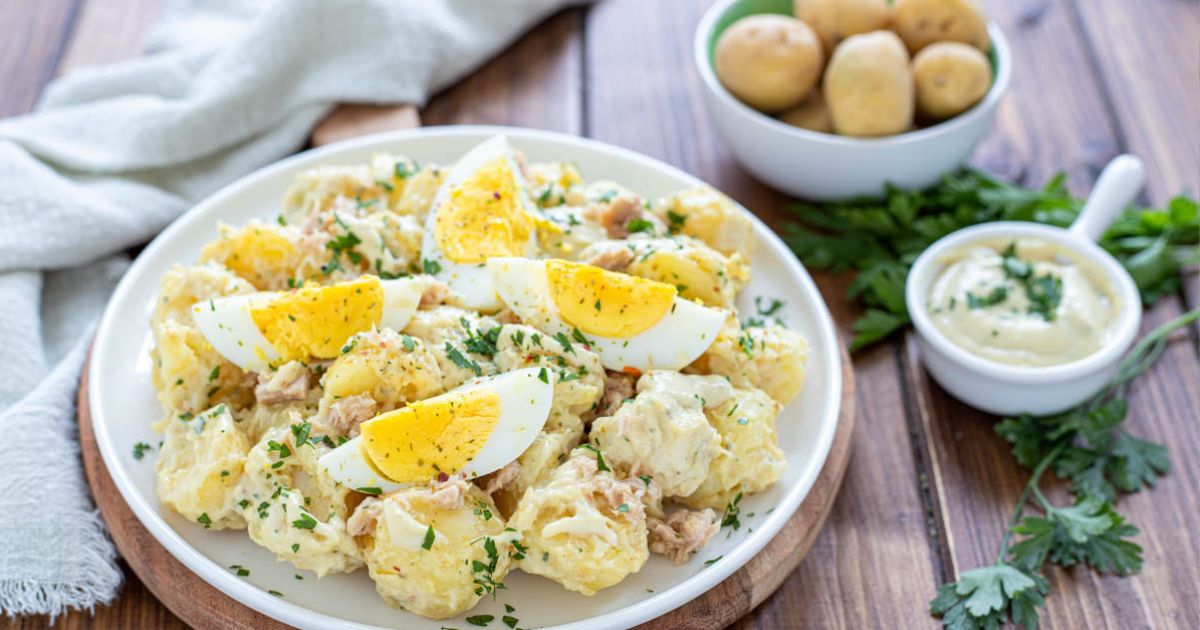 Kartoffeln mit Thunfisch und harten Eiern