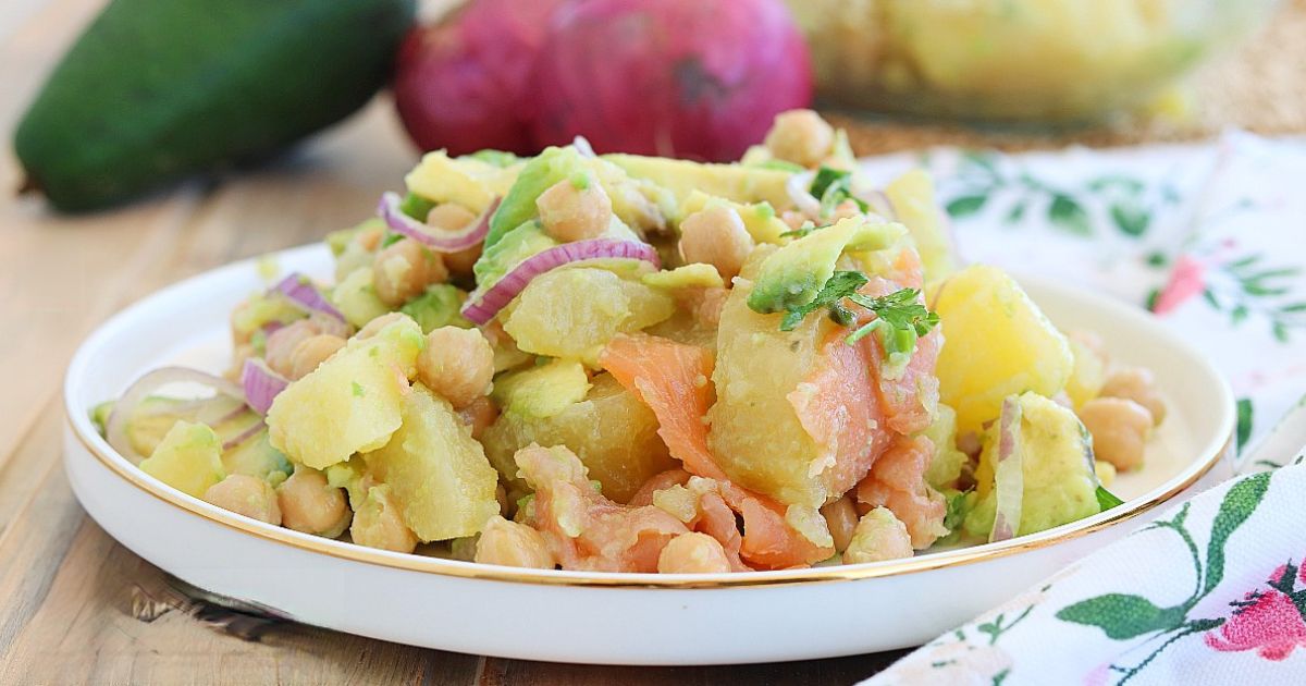 Lachs-Kartoffelsalat mit Avocado